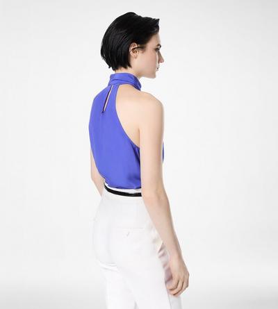 SILK HALTERNECK LAVALLIERE TOP WITH PLISSE DETAIL image number 3