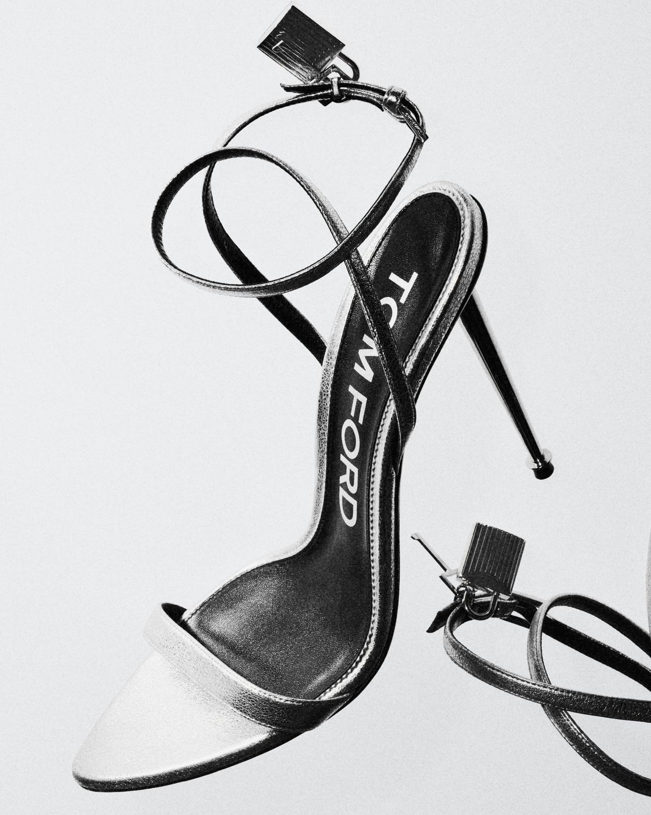 LAMINATED NAPPA LEATHER PADLOCK POINTY NAKED SANDAL image number 6