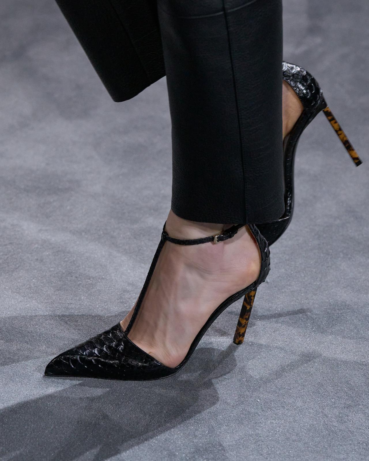 TOM FORD LEATHER BLACK PRINTED PYTHON T STRAP PUMP