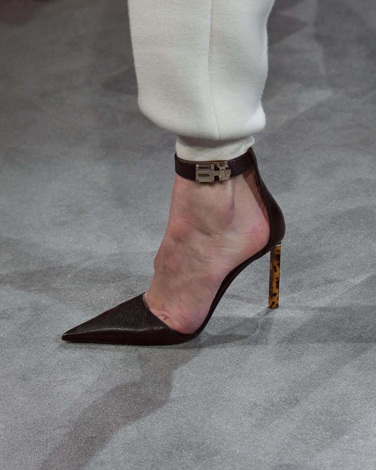 SUPPLE GRAIN LEATHER T LATCH ANKLE STRAP PUMP image number 7