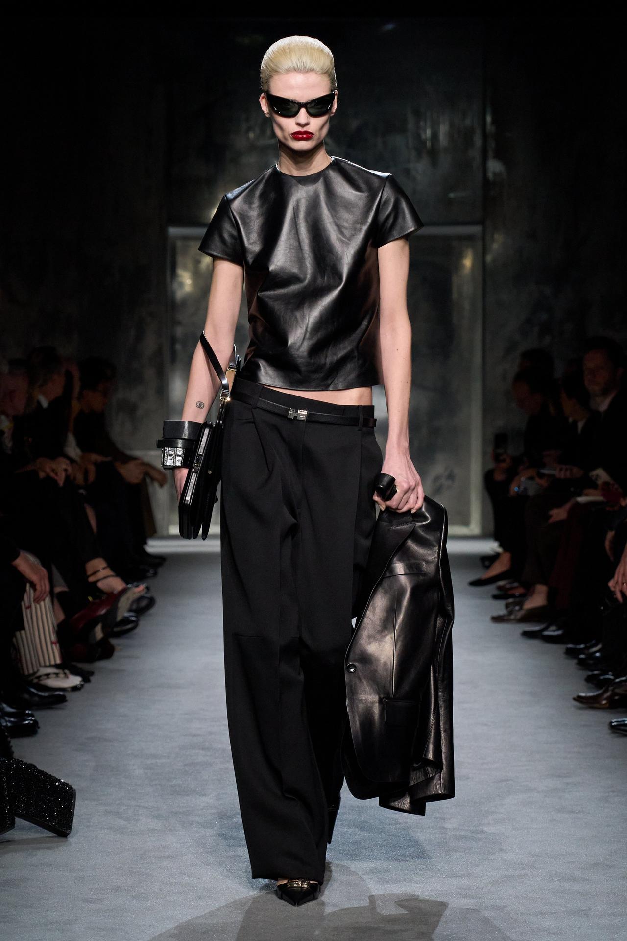 SUPPLE GRAIN LEATHER T LATCH SLINGBACK image number 7