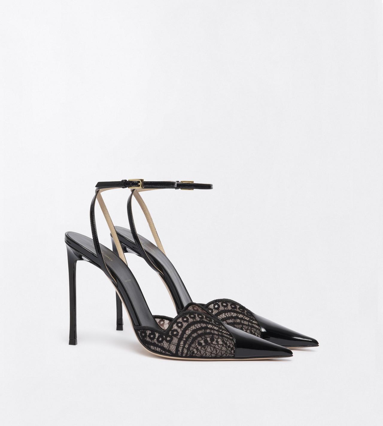 TOM FORD LEATHER BLACK PATENT LEATHER AND LACE ANKLE STRAP PUMP