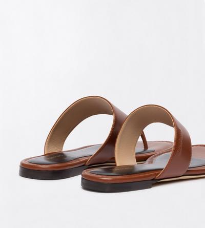 TOM FORD LEATHER HAZELNUT LEATHER LINA THONG SANDAL