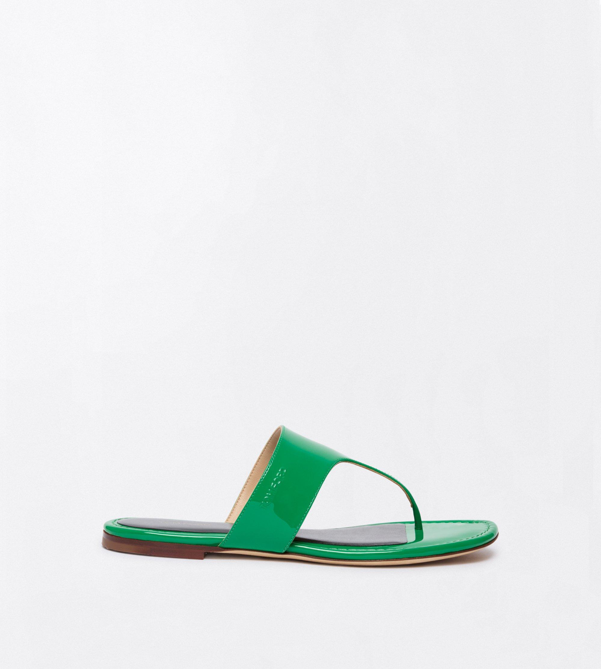 PATENT LEATHER LINA THONG SANDAL