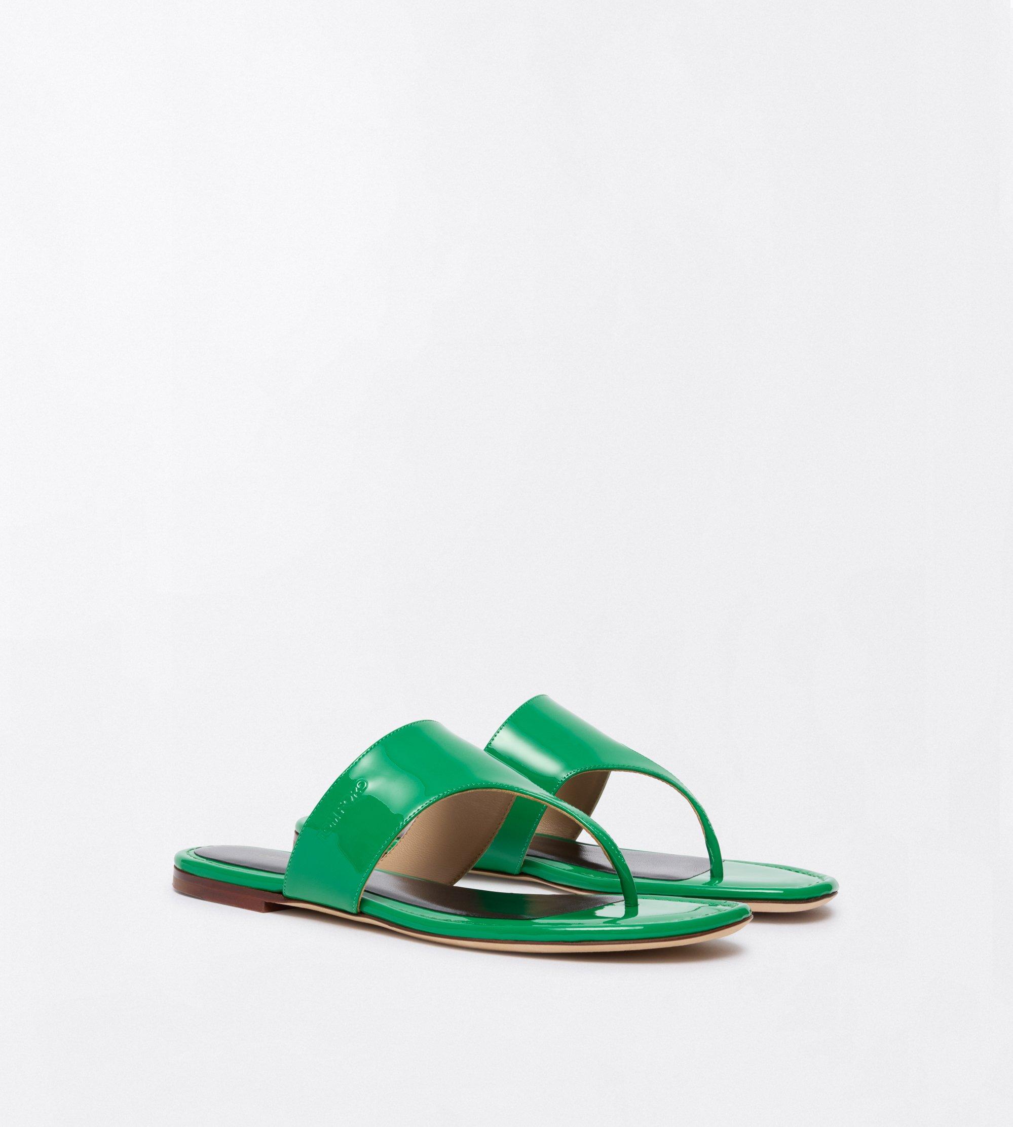 PATENT LEATHER LINA THONG SANDAL