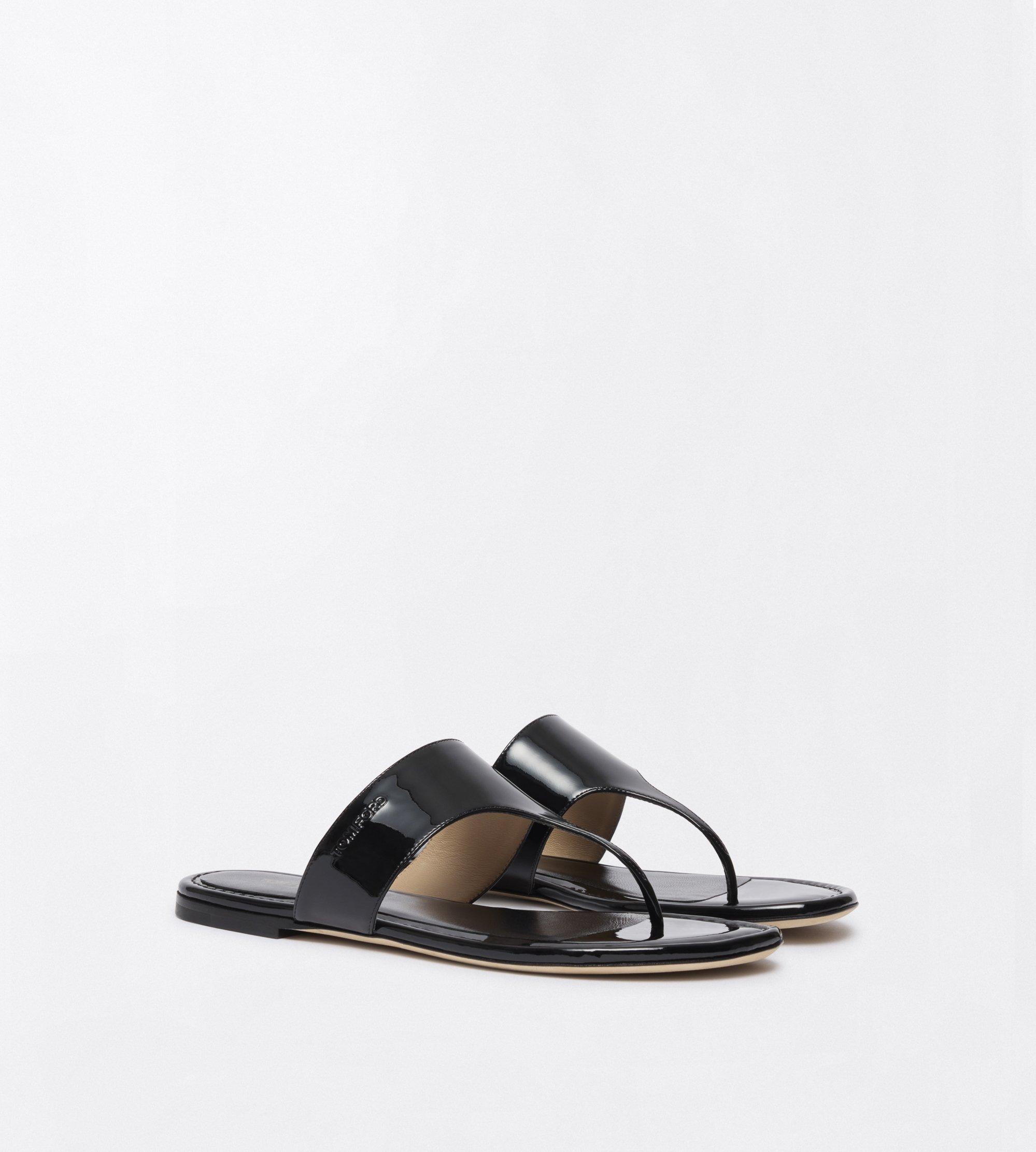 PATENT LEATHER LINA THONG SANDAL