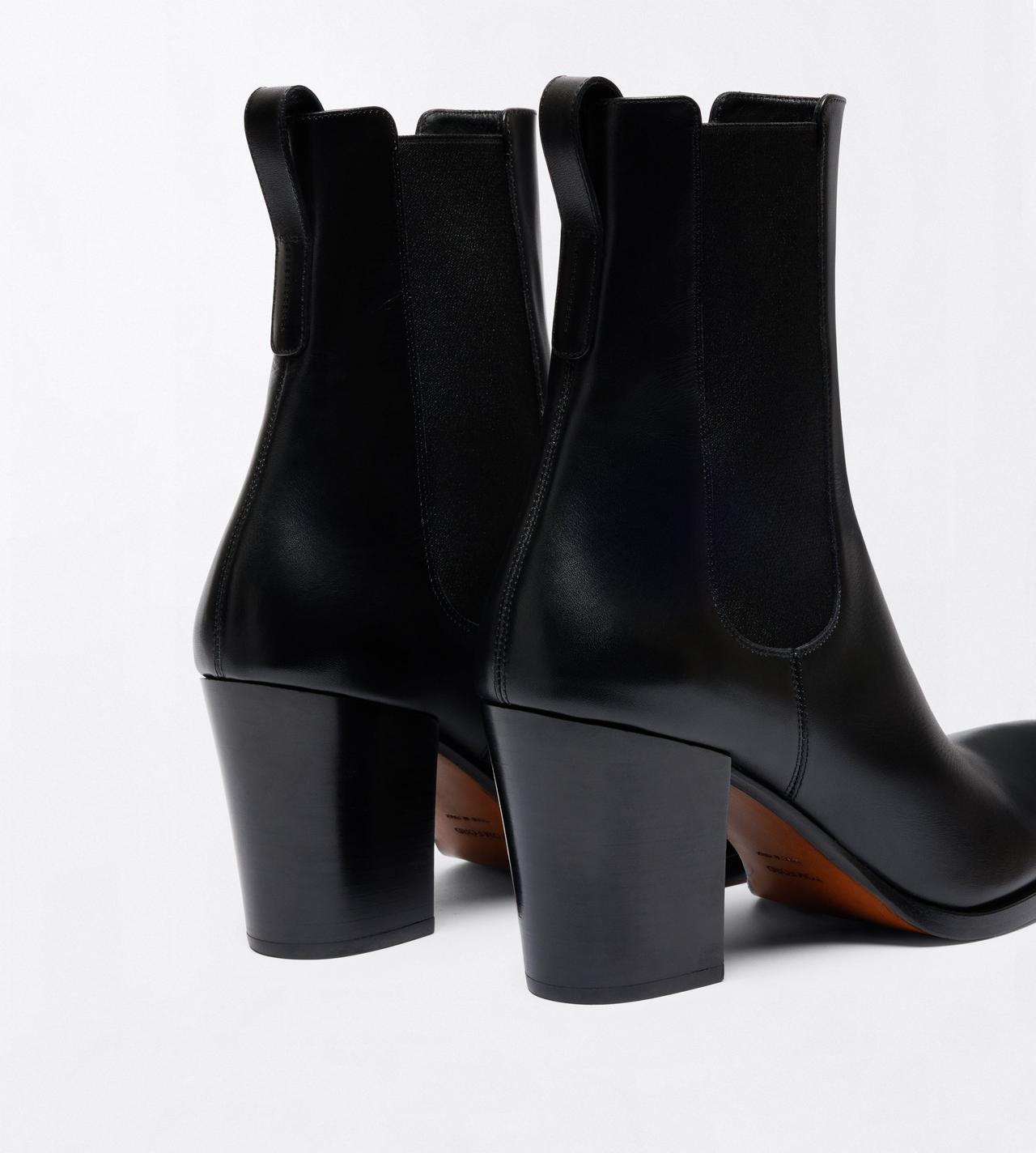 TOM FORD LEATHER BLACK BURNISHED LEATHER DAGGER ANKLE BOOT
