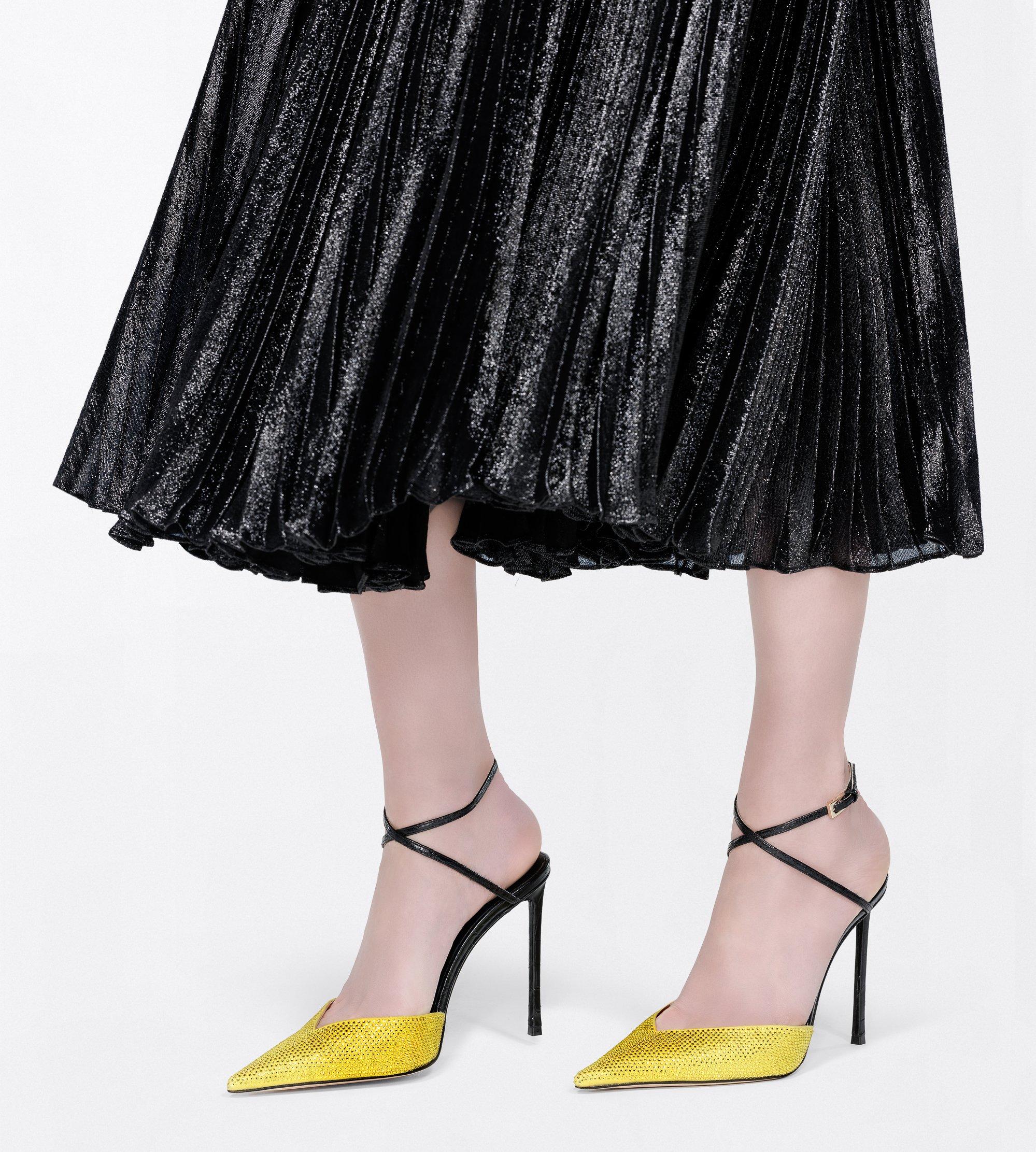 CRYSTAL STONES AND STAMPED CROCODILE LEATHER SELEN PUMP