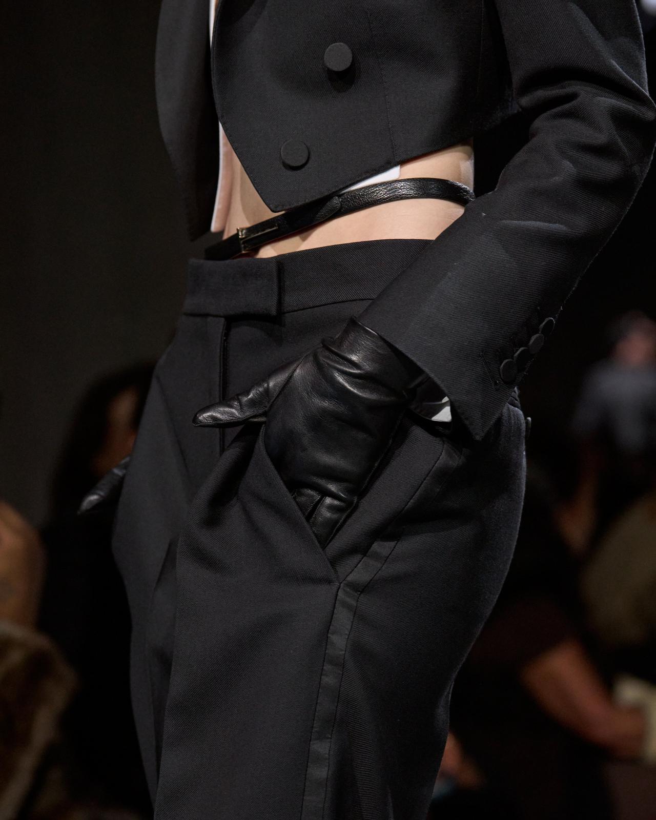 TOM FORD LEATHER BLACK SUPPLE GRAIN LEATHER SLIM T BELT