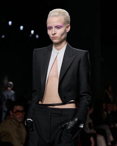 SUPPLE GRAIN LEATHER SLIM T BELT image number 3