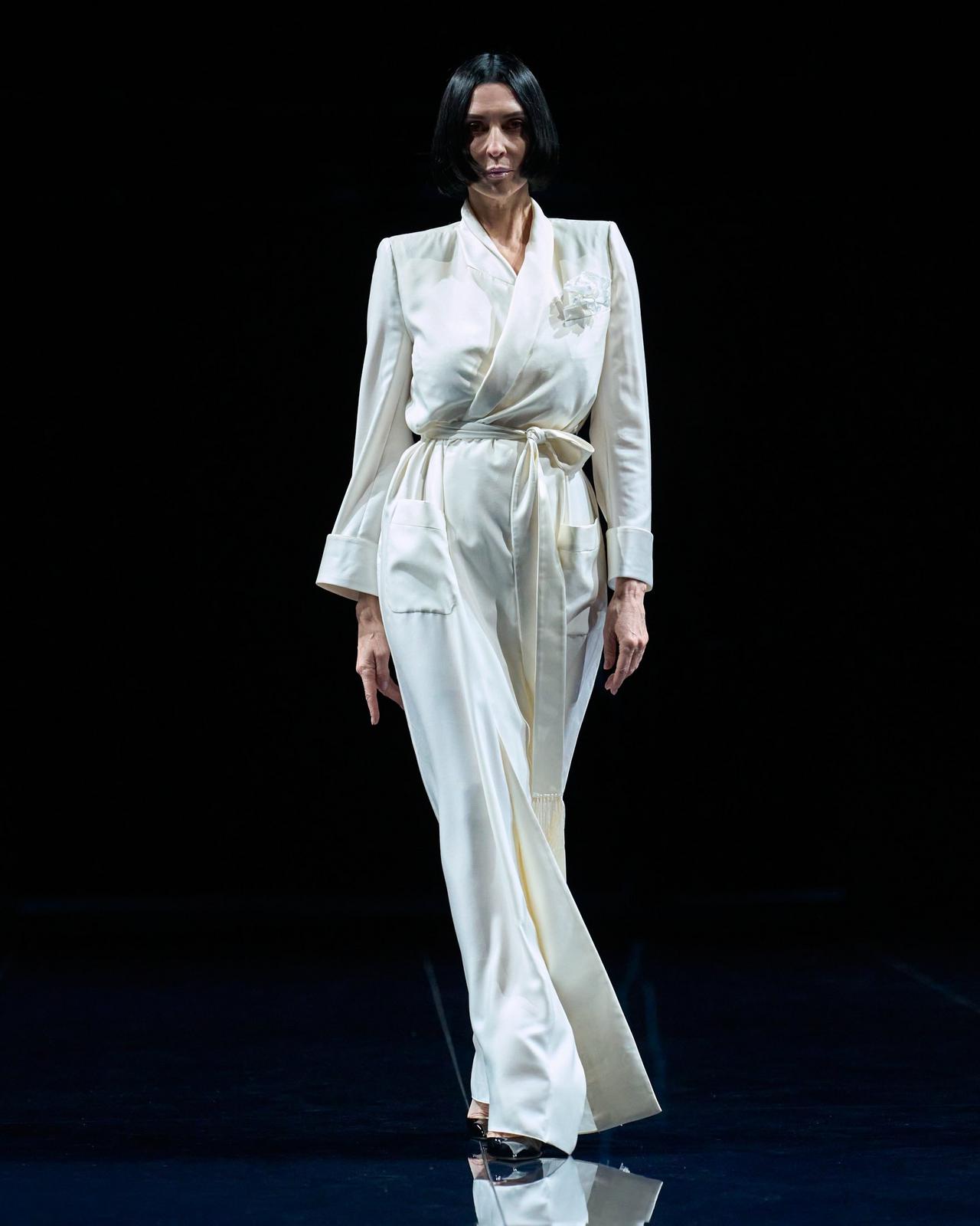 TOM FORD SILK OFF WHITE LONG PEIGNOIR EN SOIE &Agrave; COL CH&Acirc;LE