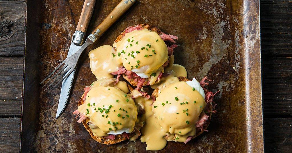 2016124_Eggs-Benedict-with-Pulled-Pork-&-Chipolte-Hollandaise_RE_HE_M