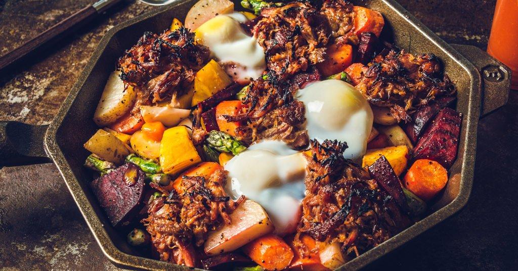 20170320_BBQ-Pulled-Pork-Hash-with-Spring-Vegetables-and-Hot-Sauce_RE_HE_M