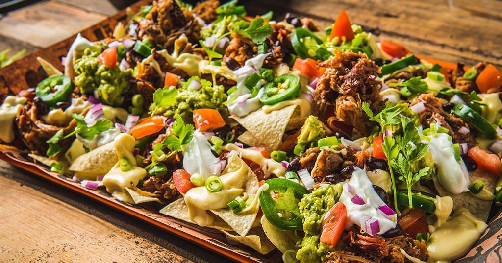 20170518_BBQ-Pulled-Pork-Shoulder-Nachos-with-Homemade-Cheese-Sauce_RE_HE_M