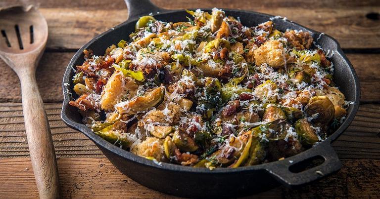 20181024_Crispy-Brussels-Sprout-Leaves-with-Bacon-and-Croutons_RE_HE_M