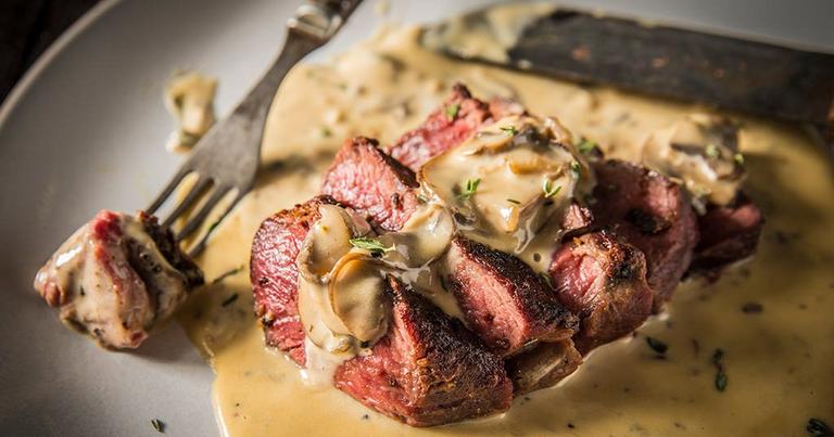 20181214_Grilled-Peppercorn-Steaks-with-Cream-Sauce_RE_HE_M