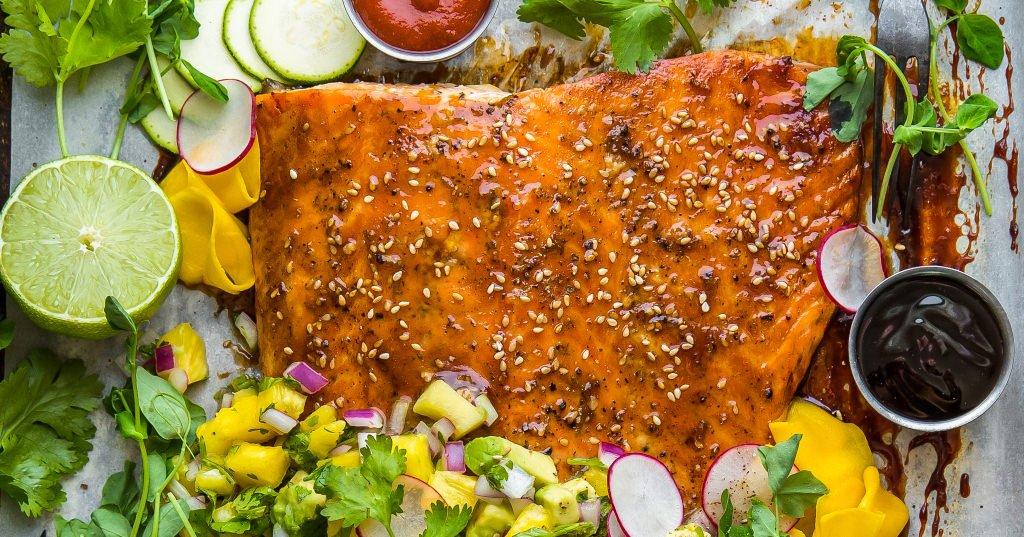 20181214_Grilled-Sriracha-Salmon-with-Avocado-Pineapple-Salsa_RE_HE_M