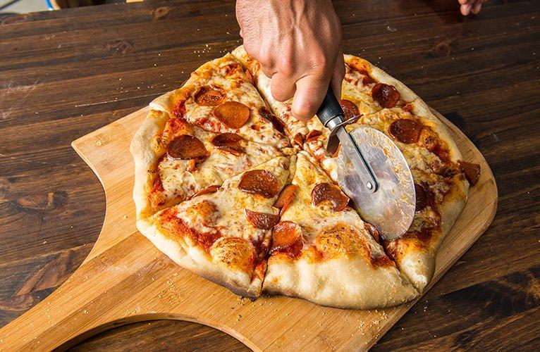 20190116_Top-Superbowl-Recipes-Grilled-NY-Style-Pizza_BG