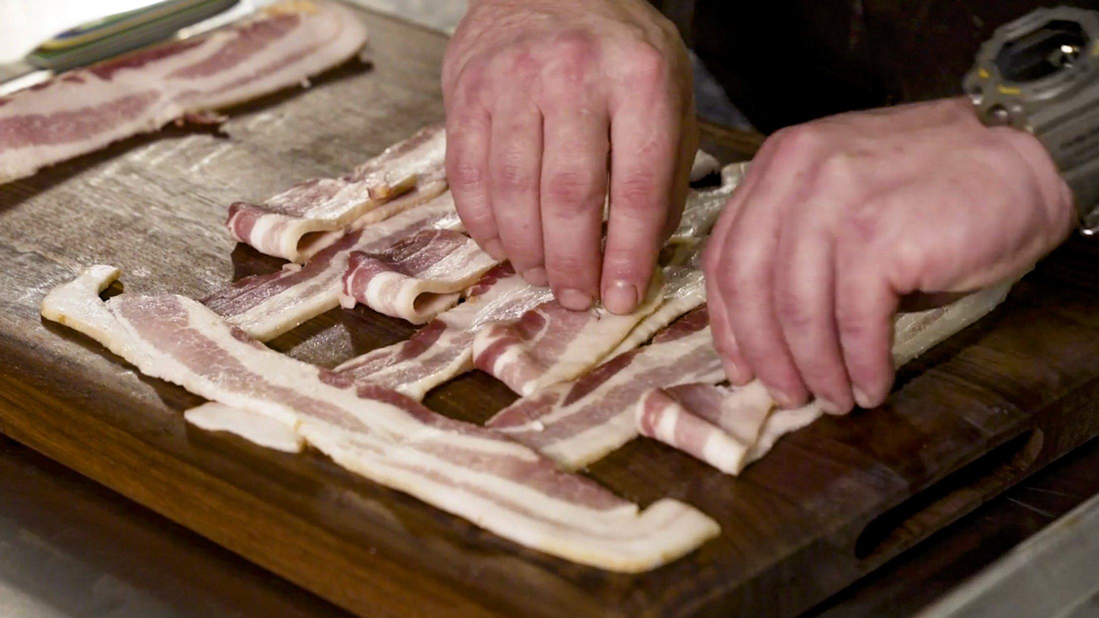 BBQ_How_to_Make_a_Bacon_Weave_with_Matt_Crawford001