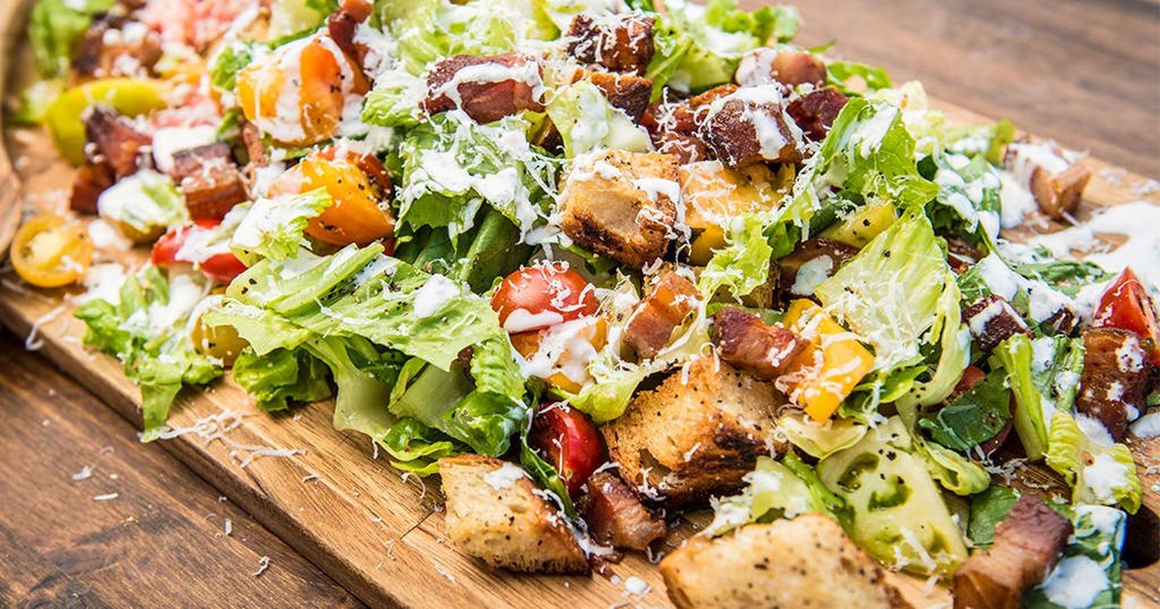 BLT-Salad_Traeger-Wood-Fired-Grills_RE_HE_M