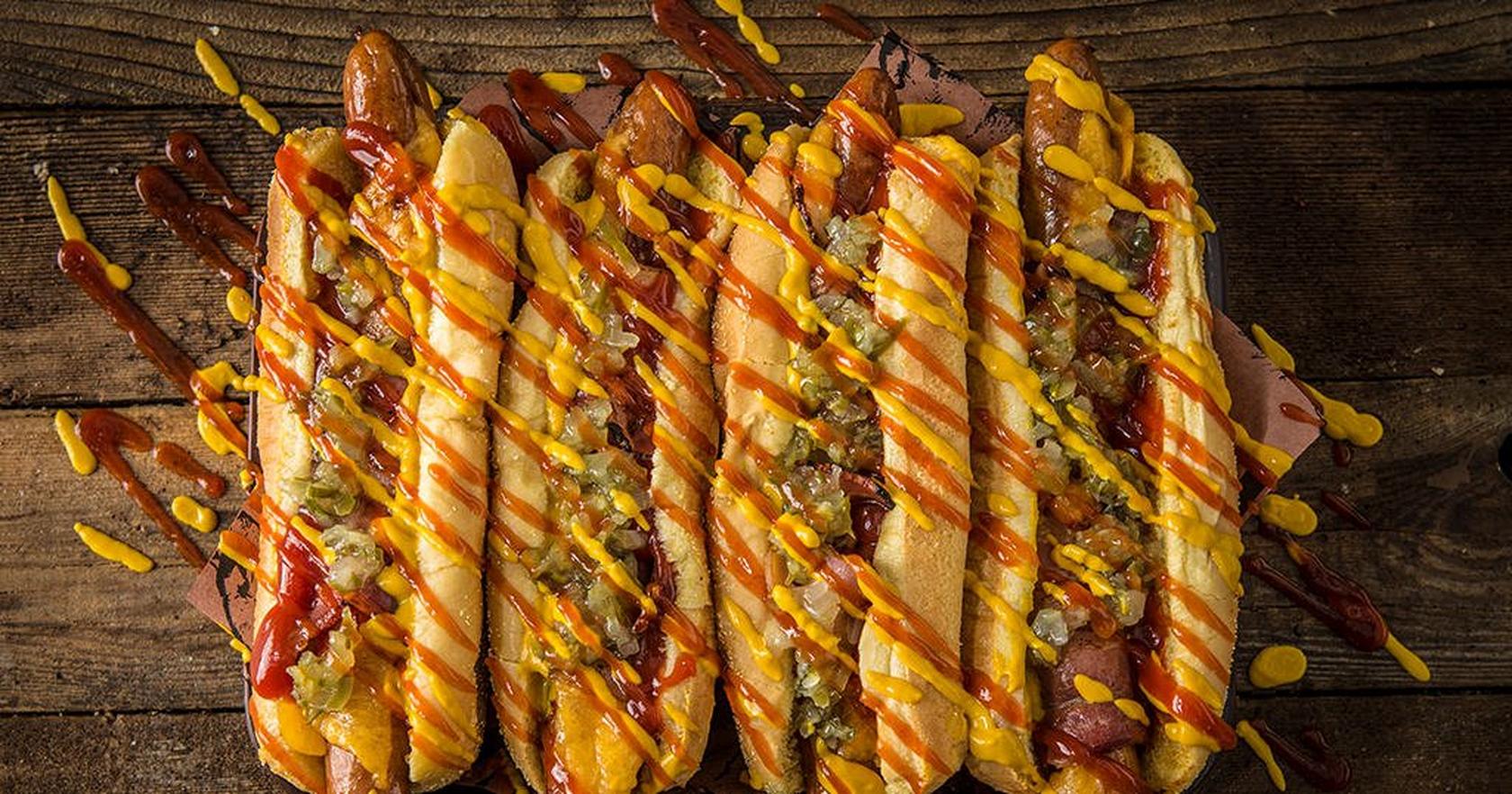 Bacon-Wrapped-Hot-Dogs_Traeger-Wood-Fired-Grills_RE_HE_M