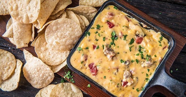 Chili-Con-Queso_Traeger-Wood-Fired-Grills_RE_HE_M