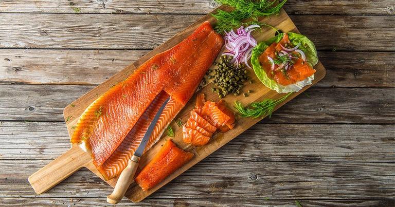 Cold-Smoked-Salmon-Gravlax_Traeger-Wood-Pellet-Grills_RE_HE_M