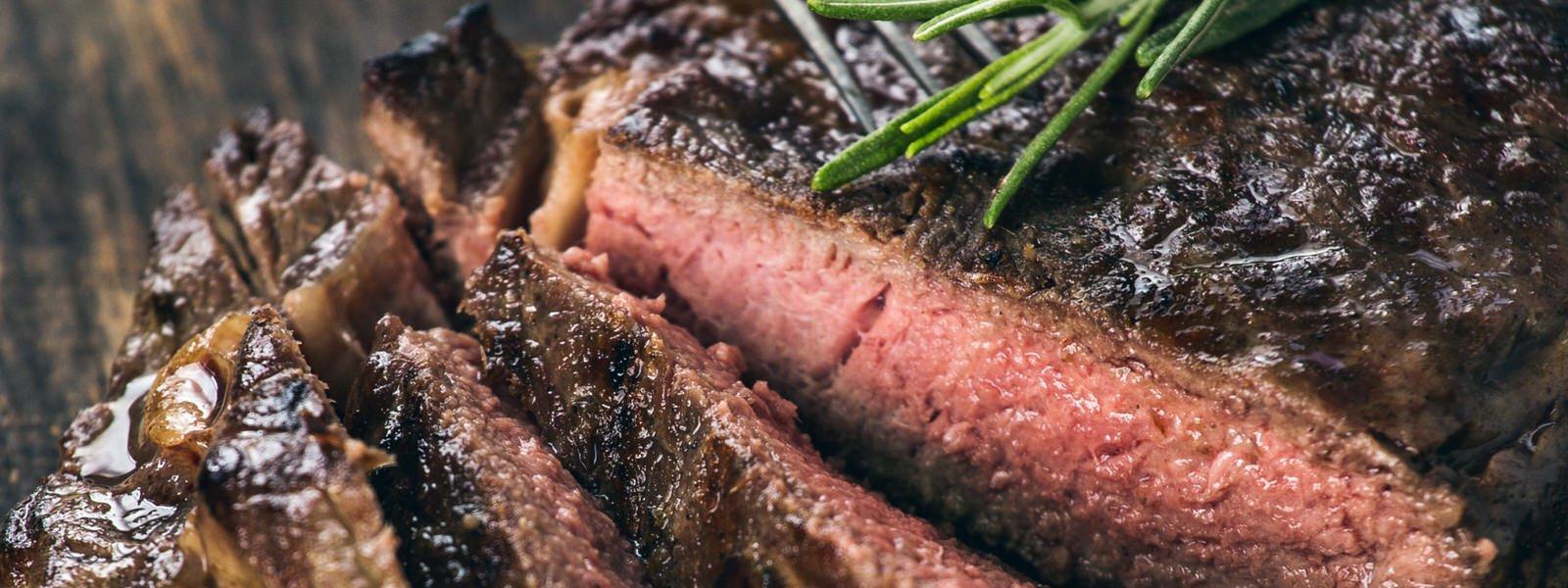 DW_Recipe_grilled_flank_steak_chilean_sauce_Hero