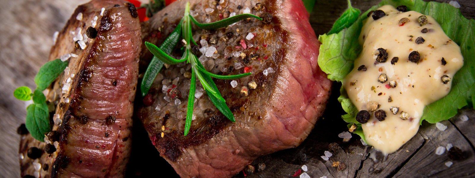 DW_Recipe_sirloin_steaks_mixed_peppercorns_Hero