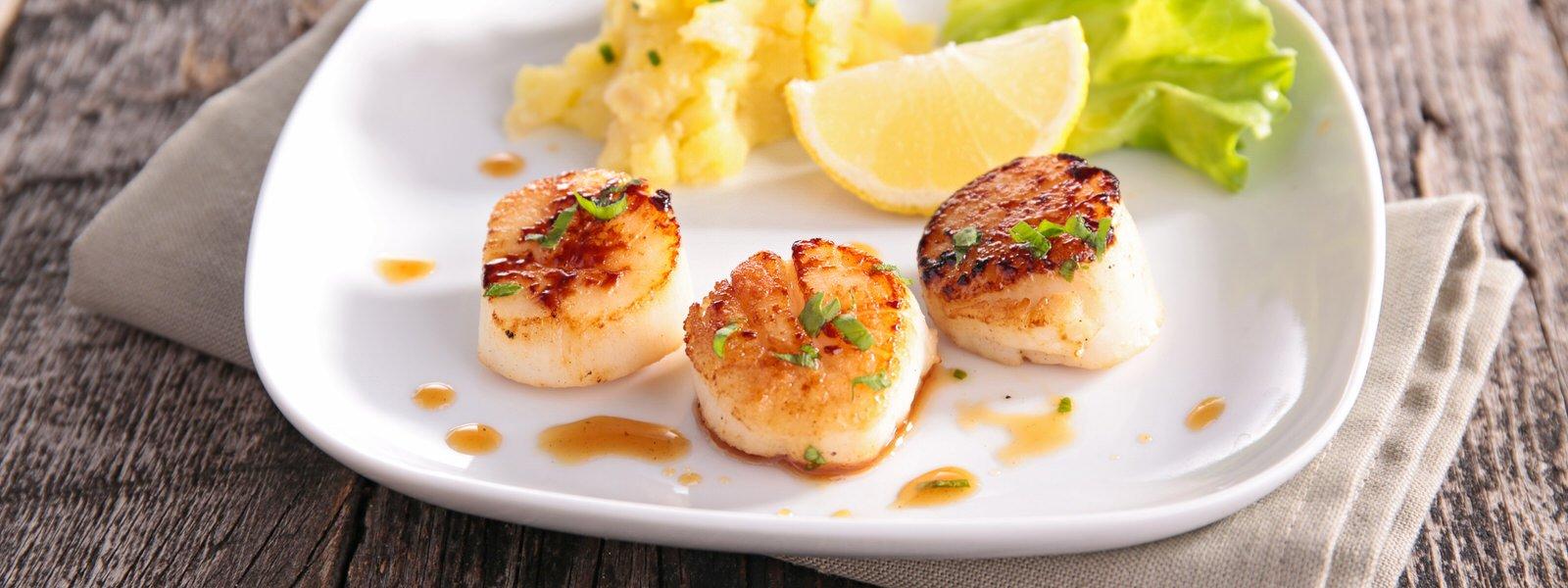 DW_Recipe_smoked_scallops_with_garlic_butter_Hero