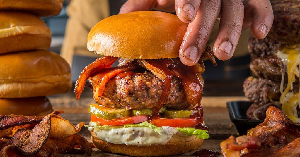 Double-Bacon-Triple-Cheeseburger-Traeger-Pellet-Grills_RE_HE_M