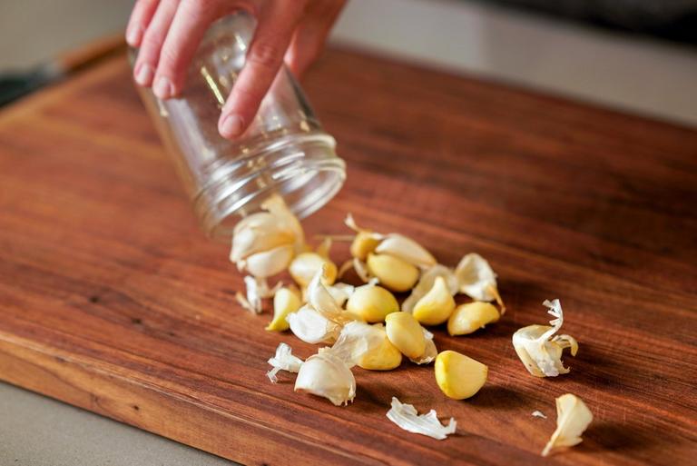 Garlic Tips_Easily Peel Cloves_