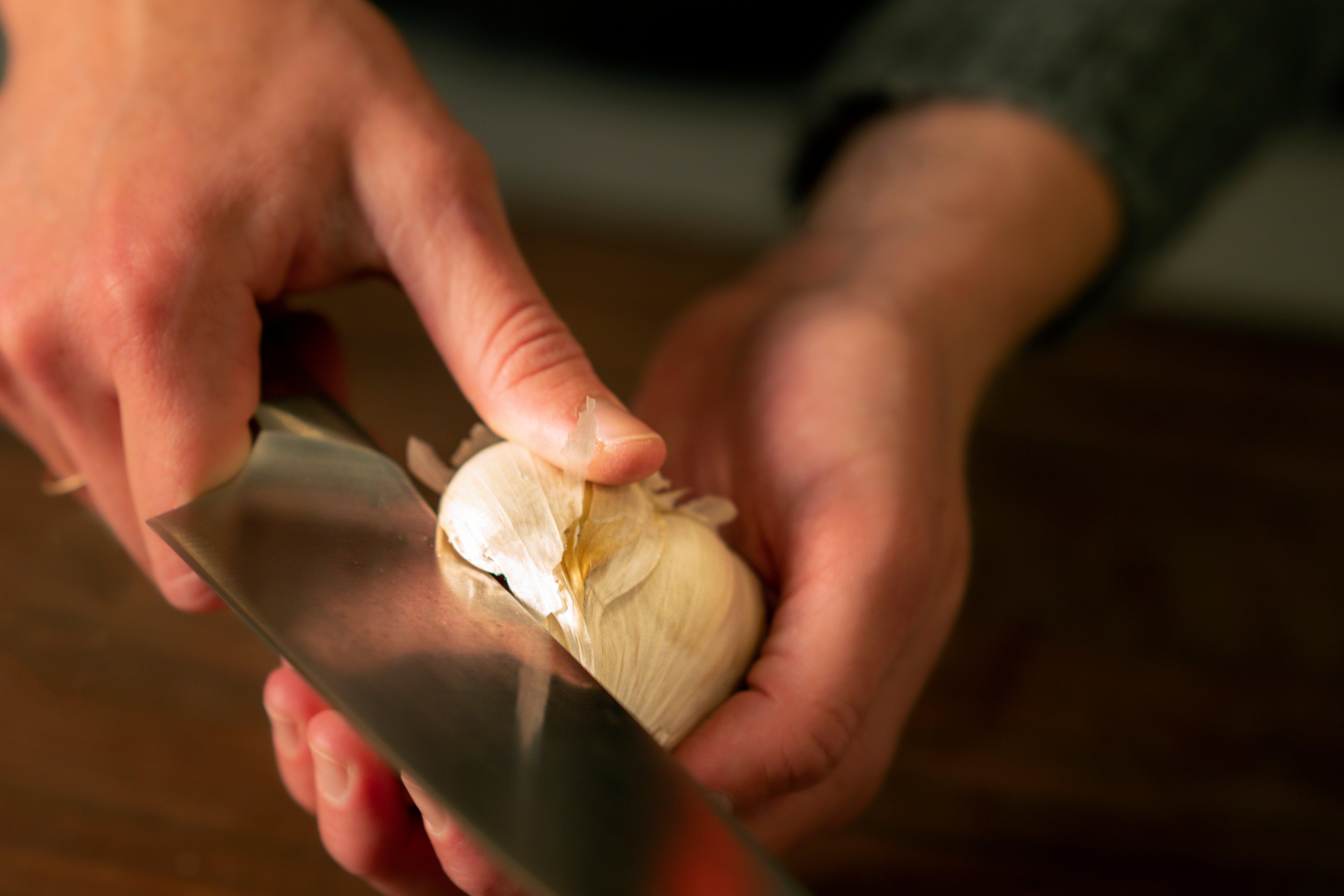 Garlic Tips_Release Stubborn Cloves