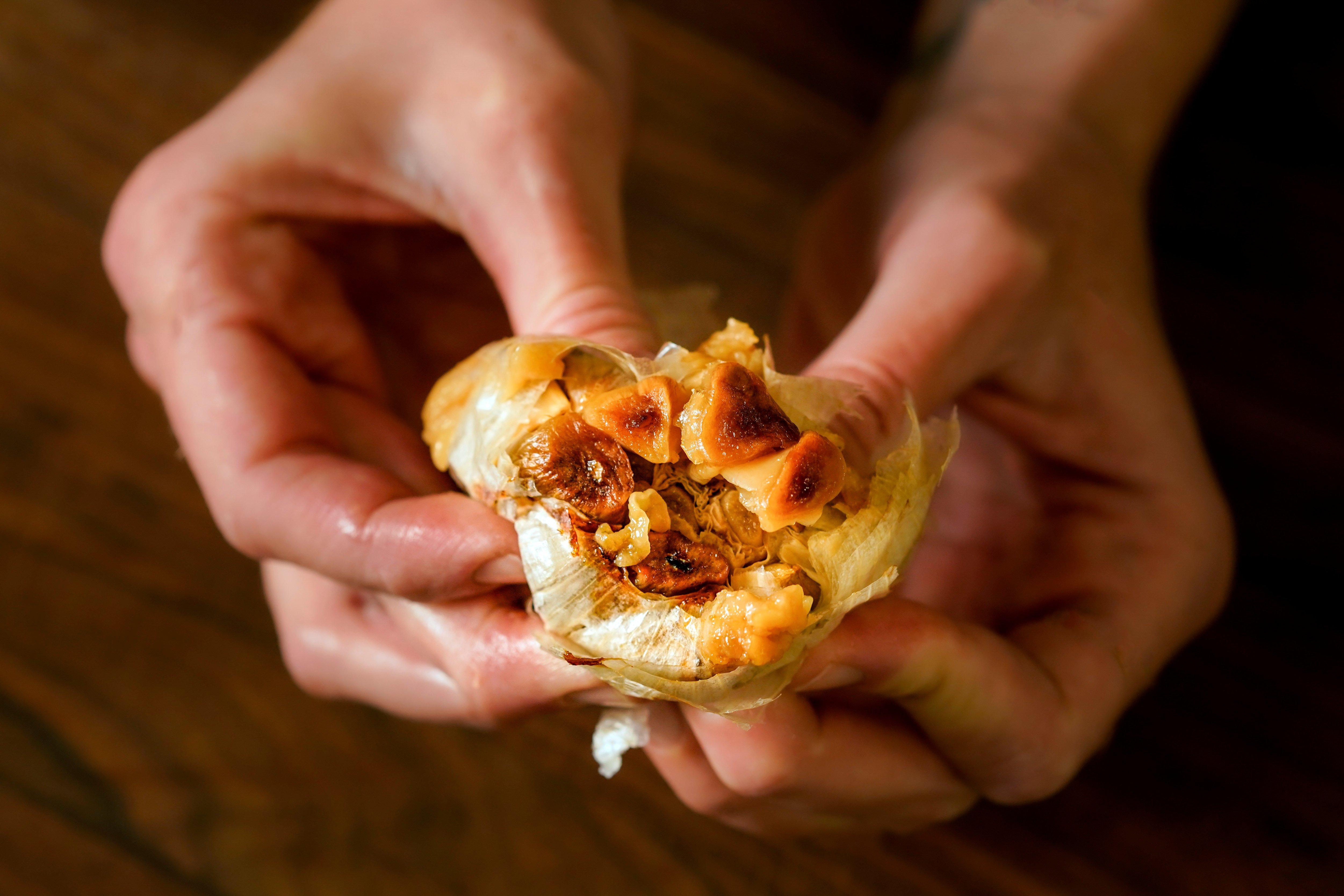 Garlic Tips_Traeger Roasted Garlic2