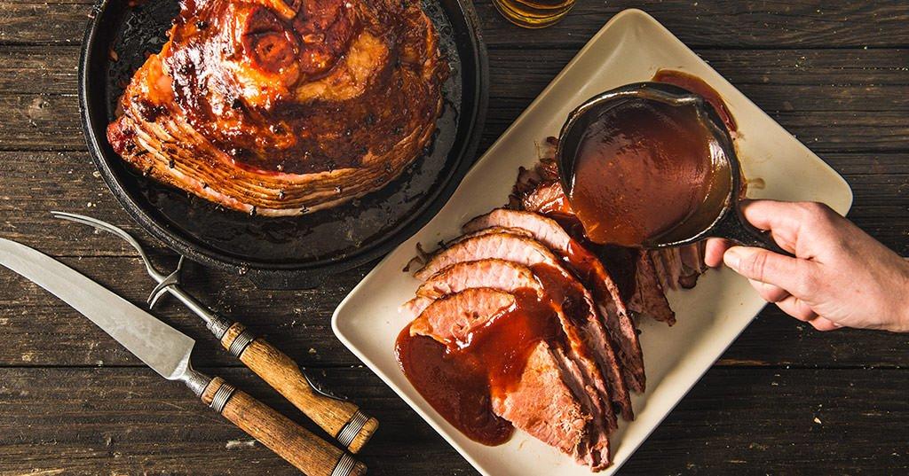 Ham-Bourbon-Glaze_Traeger-Wood-Pellet-Grills_RE_HE_M