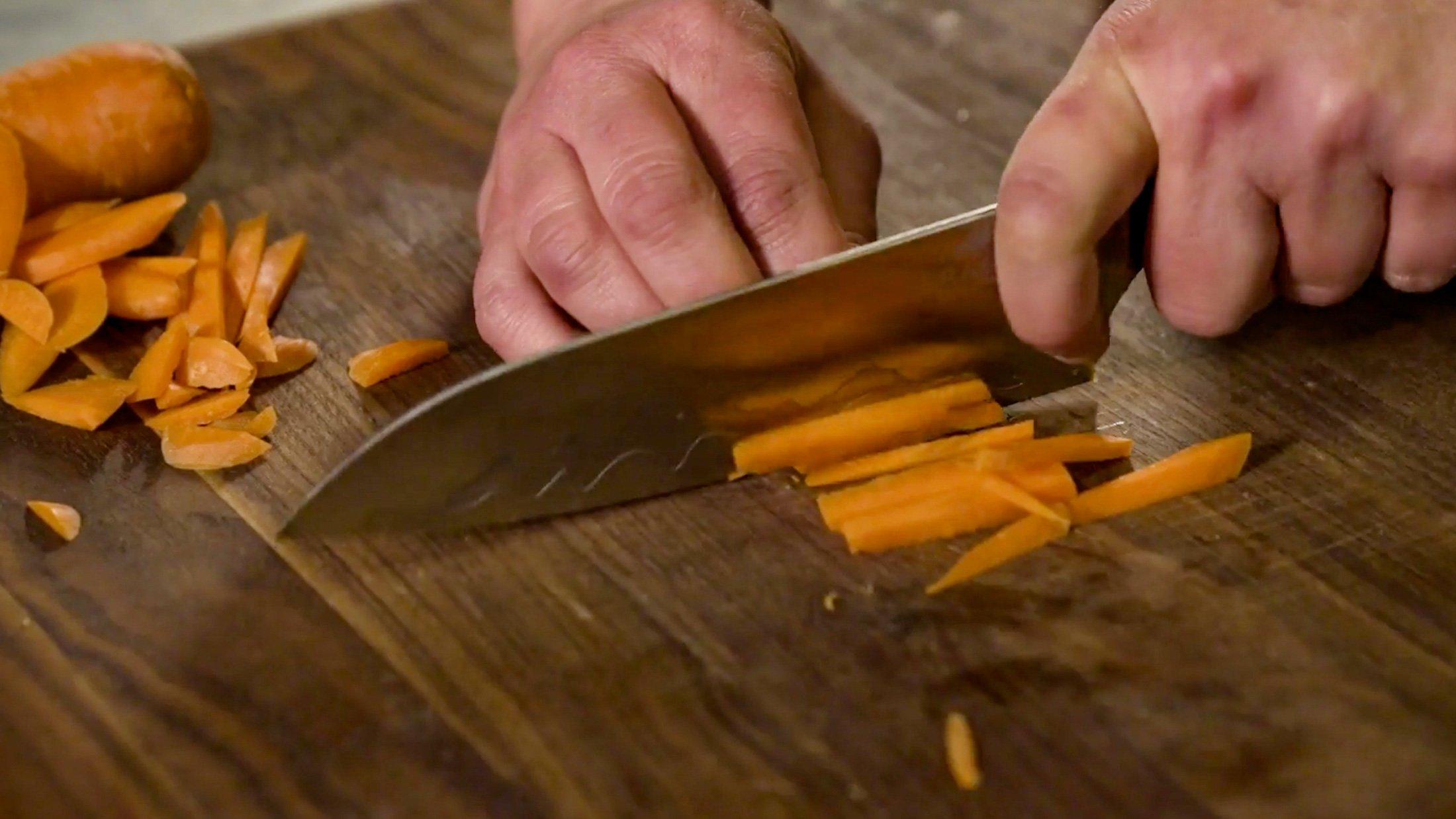 Knife_Skills_Julienne_Carrots_with_Amanda_Haas_001