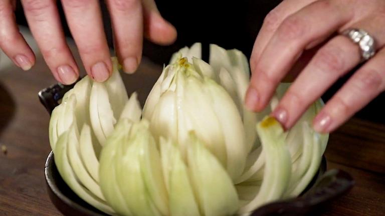 Knife_Skills_Making_an_Onion_Blossom_with_Mandy_Tanner_001