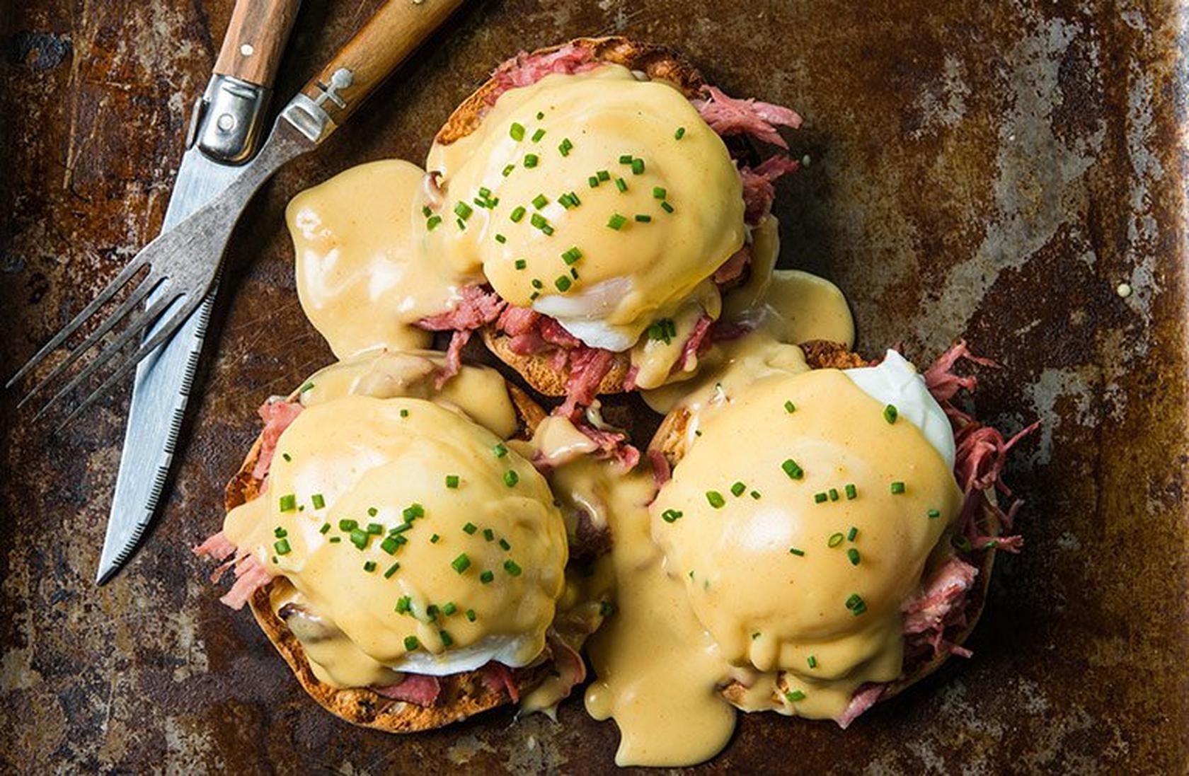 Mothers-Day-Brunch-Recipes-Eggs-Benedict_BG