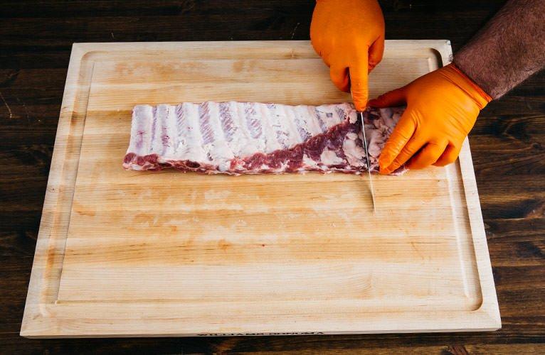 Preparing-BBQ-Ribs-Traeger-Wood-Pellet-Grills-4_BG