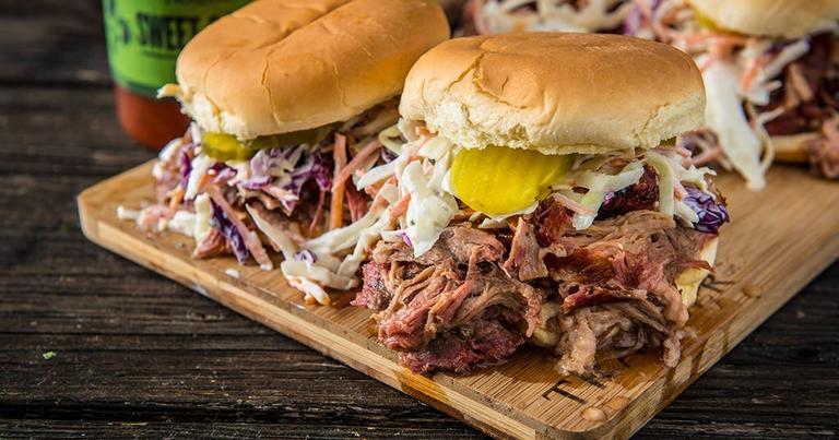 Pulled-Pork-Sandwich_Traeger-Wood-Fired-Grills_RE_HE_M