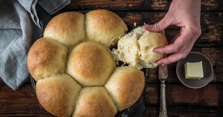 Quick-Dinner-Rolls_Traeger-Wood-Fired-Grills_RE_HE_M