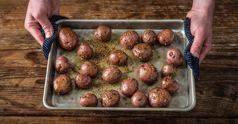 Roasted-new-potatoes_Traeger-Wood-Pellet-Grills_RE_HE_M