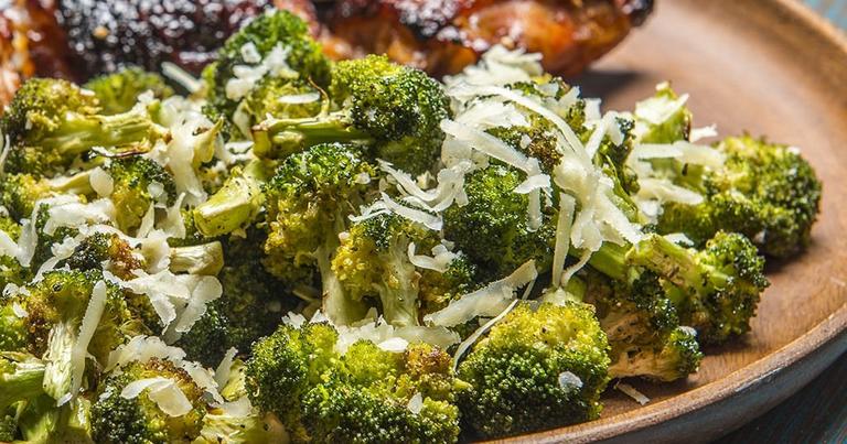 Roasted_Broccoli_with_Parmesan_RE_HE_M