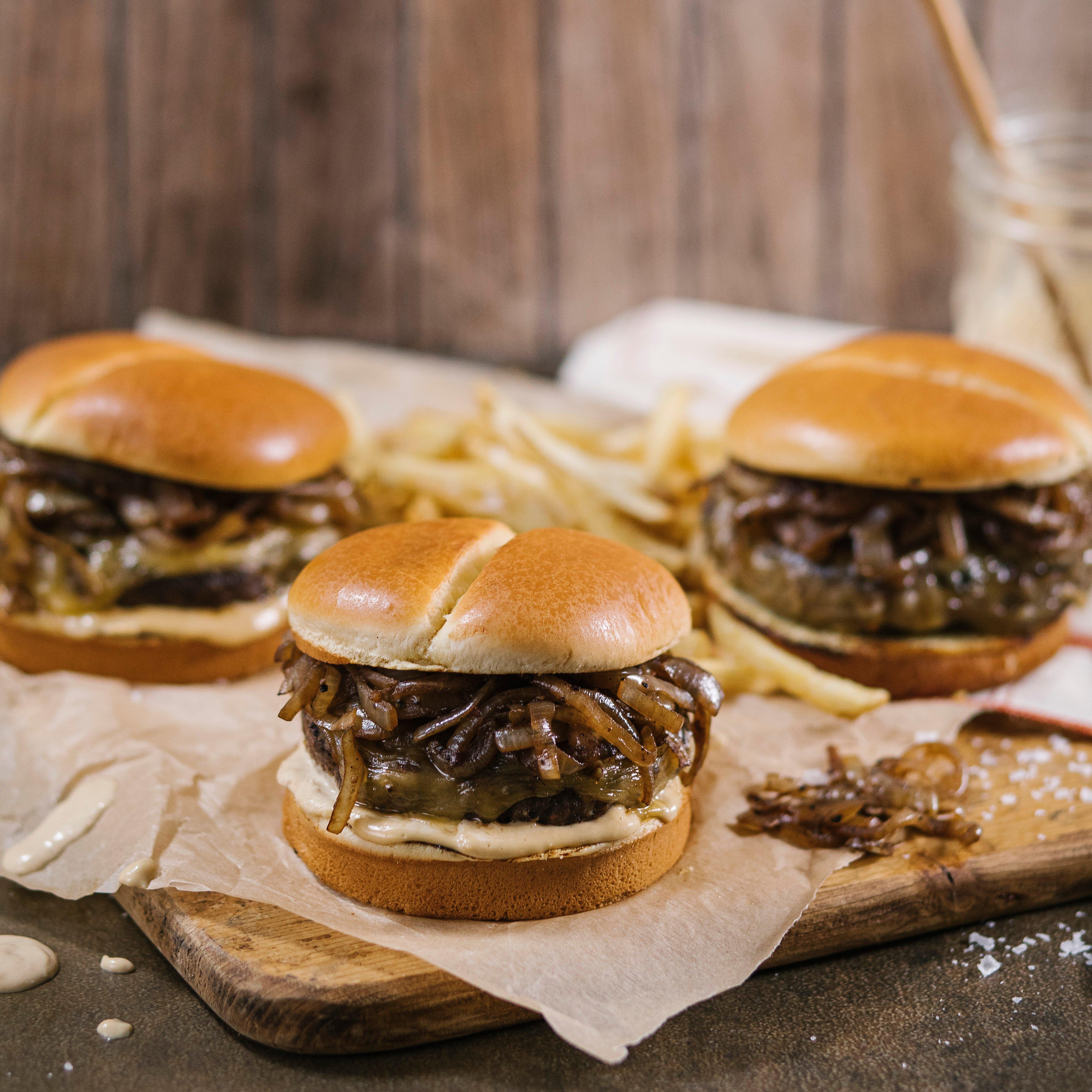 Smoke-Sizzle-Pub-Burger_Hero