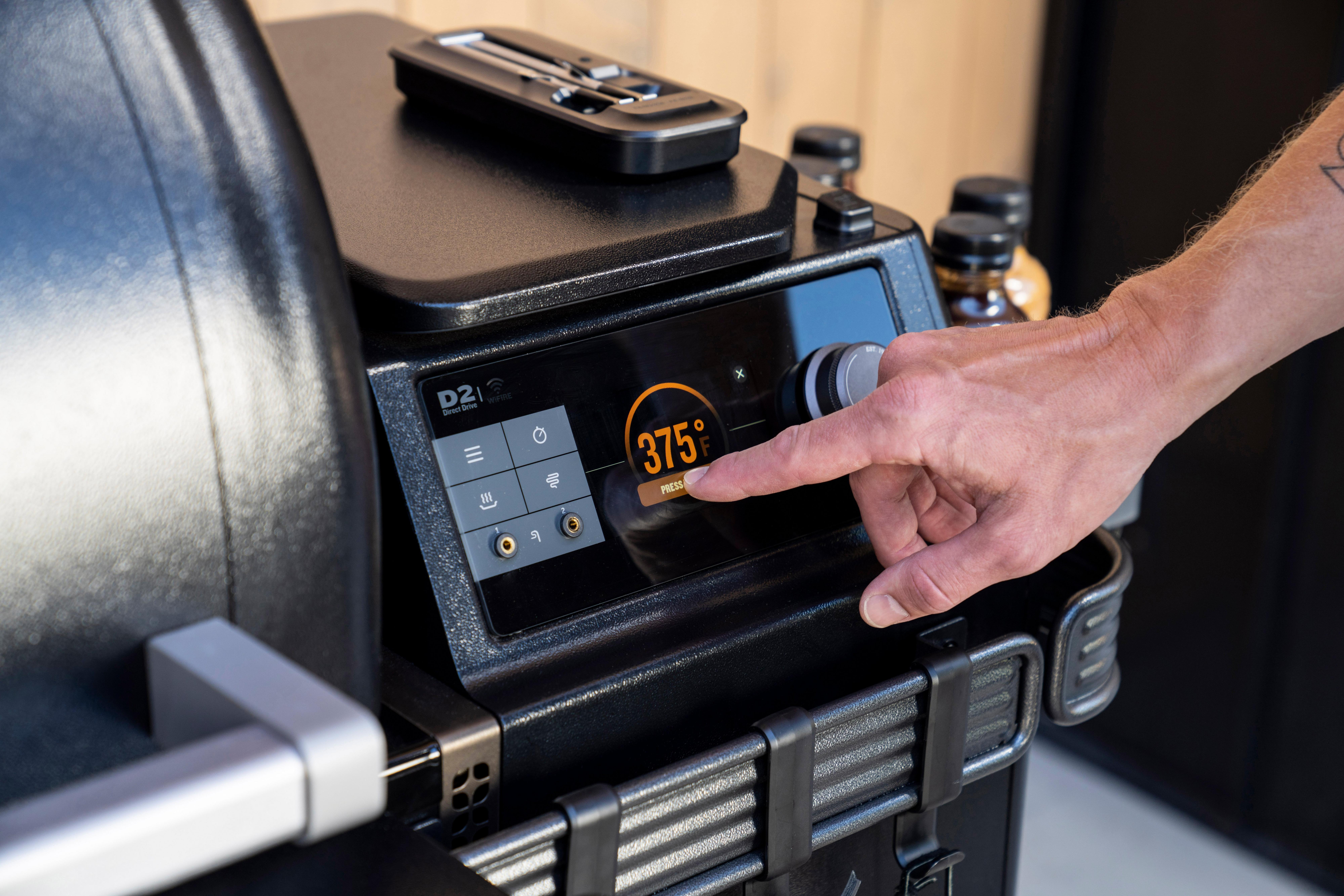 TFB93RLG Ironwood_Lifestyle_Close up_035