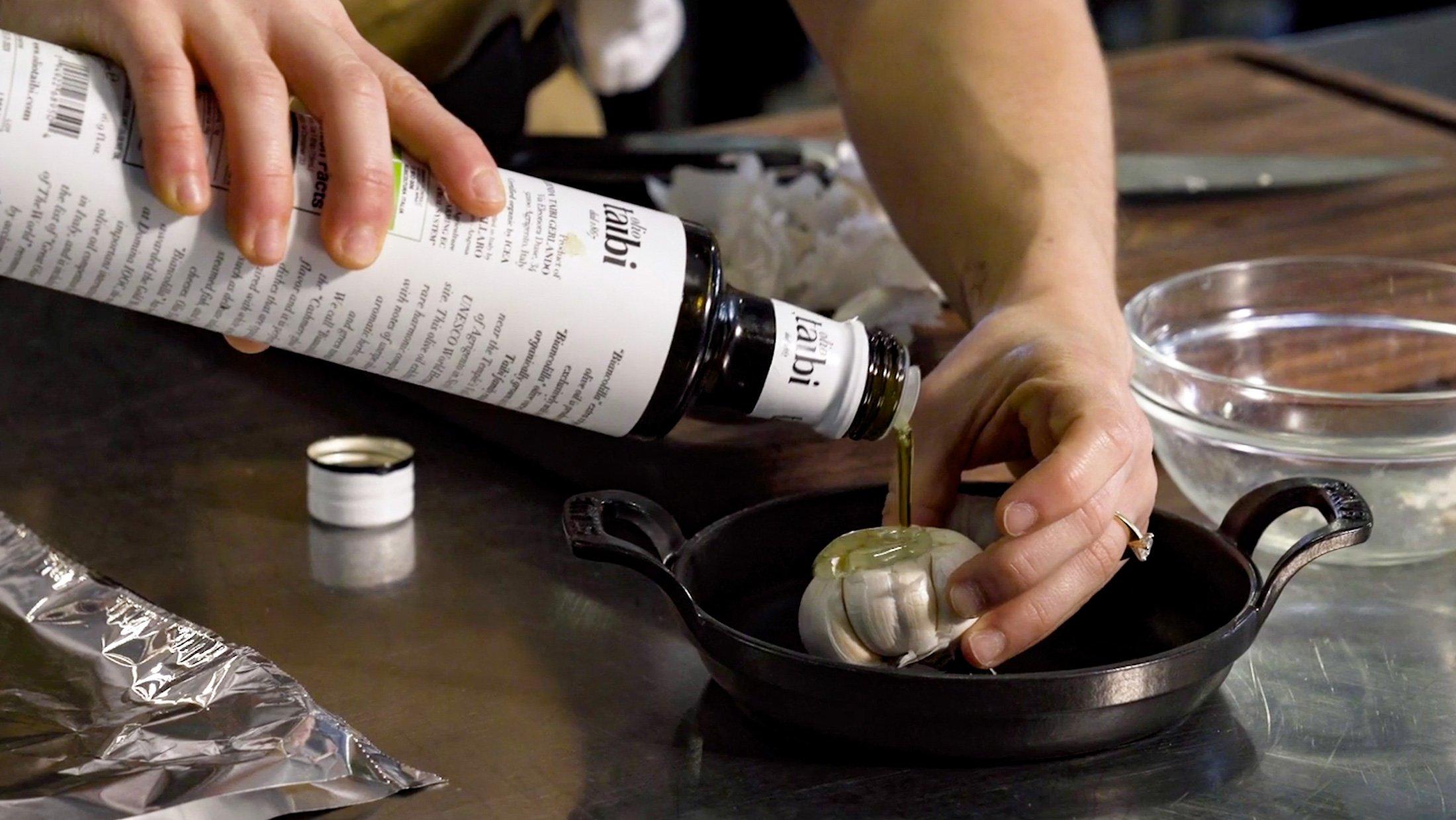 Techniques_Tips_How_to_Roast_Garlic_with_Sammy Moniz_001