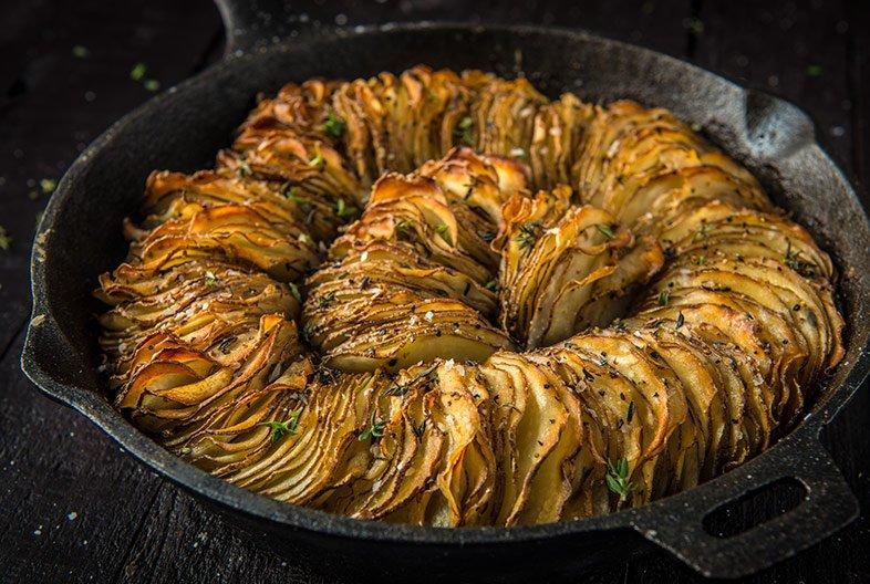 Thanksgiving-Sidekicks_Skillet-Potato-Cake_BG