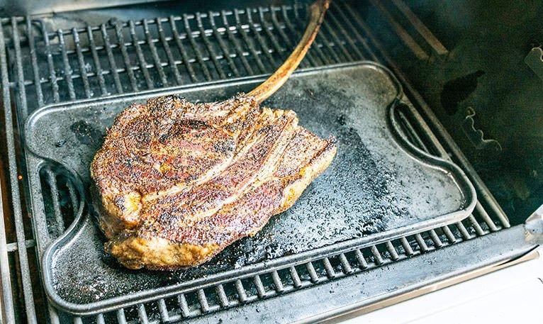Tomahawk-Steak-Traeger-Wood-Pellet-Grills
