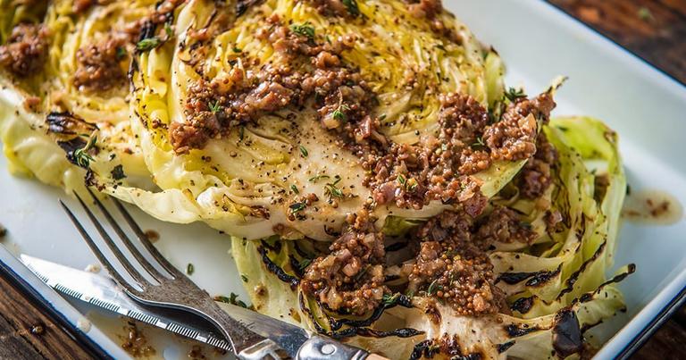 cabbage-steaks-bacon-vinaigrette_Traeger-Wood-Fired-Grills_RE_HE_M