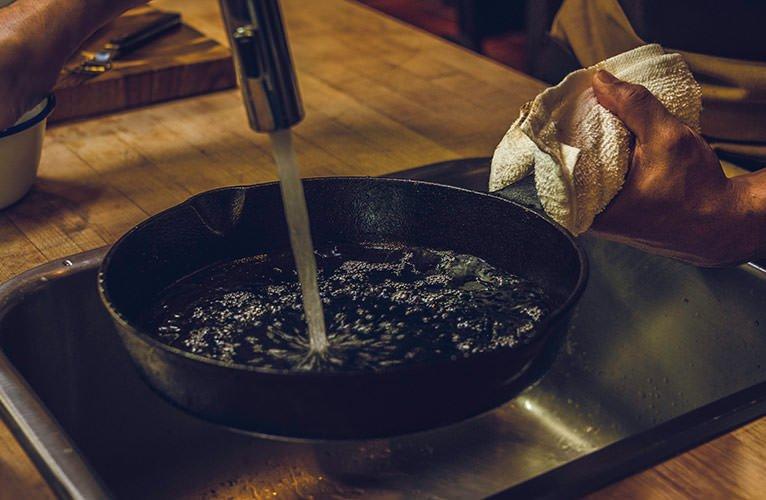 cleaning-cast-iron_Traeger-Wood-Pellet-Grills_1_BG